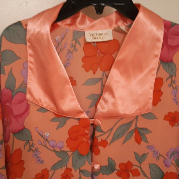 Victoria's Secret night shirt - Picture 2 of 5